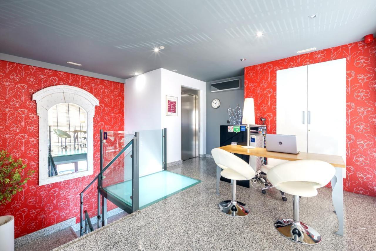 Apartahotel Comforsuite Boecillo Bagian luar foto