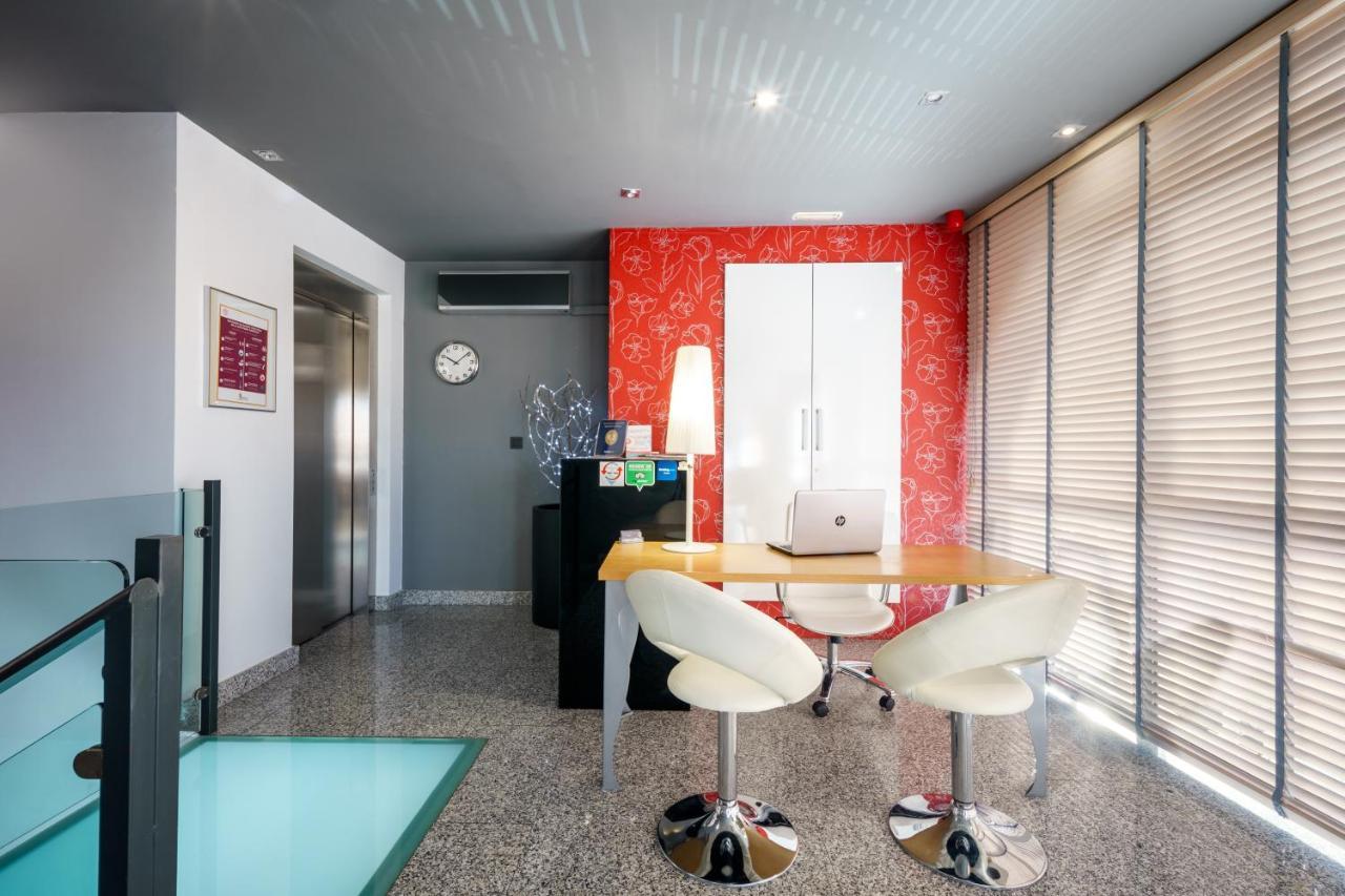 Apartahotel Comforsuite Boecillo Bagian luar foto